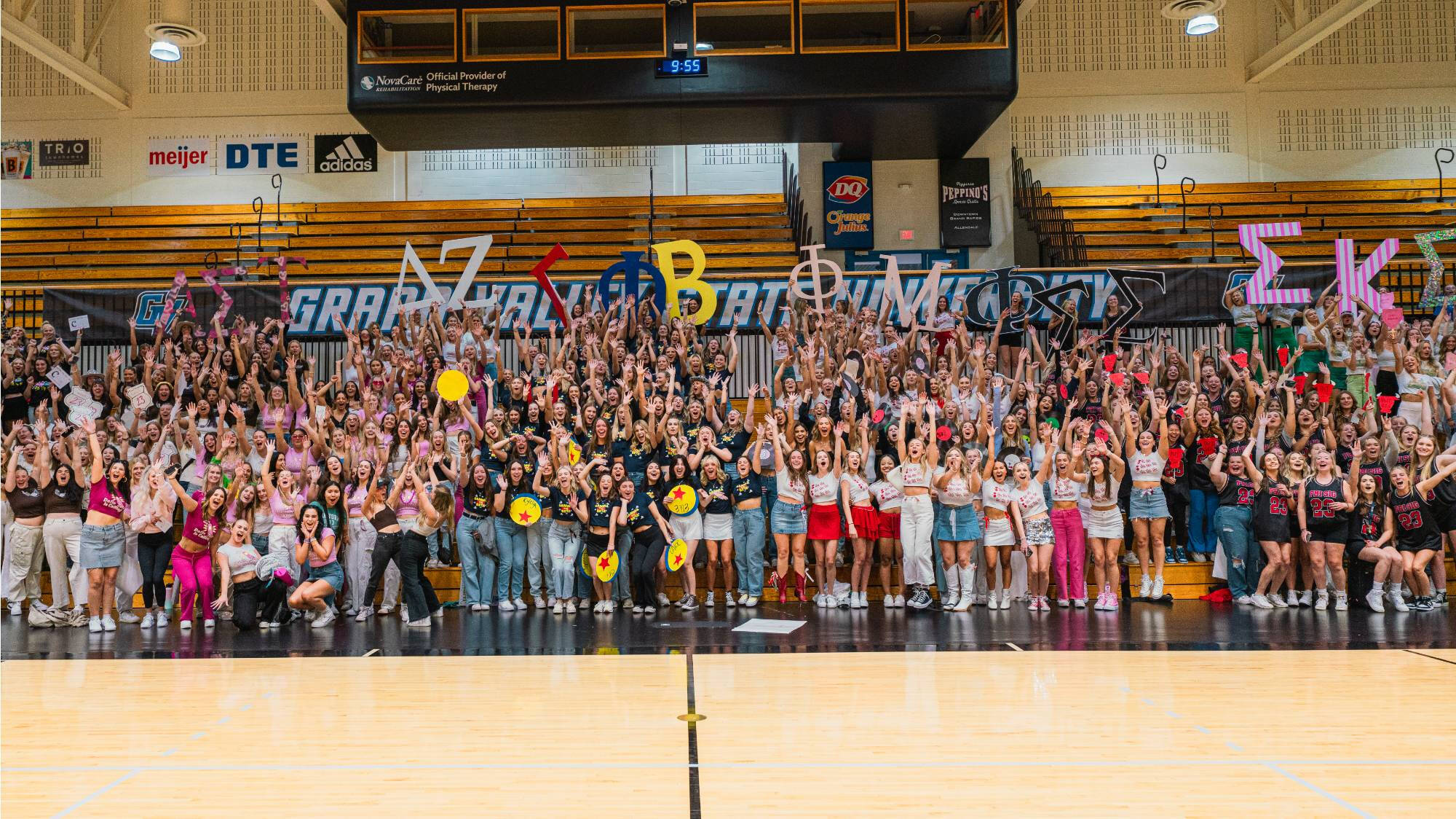 Panhellenic Members Excited for Bid Day